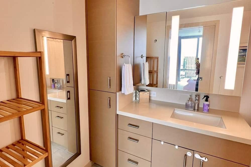 Photo of Bathroom in Kaka'ako