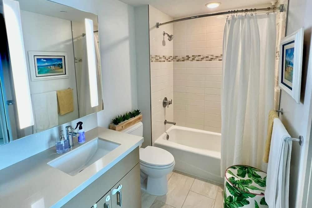 Photo of Bathroom in Kaka'ako