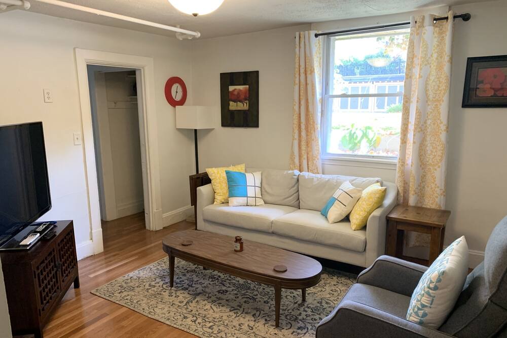 Photo of Livingroom in Linden Hills