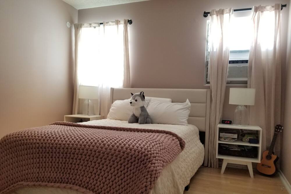 Photo of Bedroom in Portlock