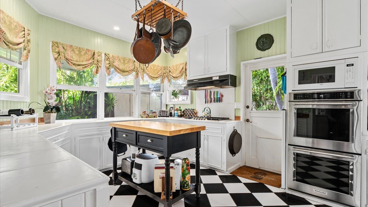 Photo of Kitchen in Eastern Honolulu