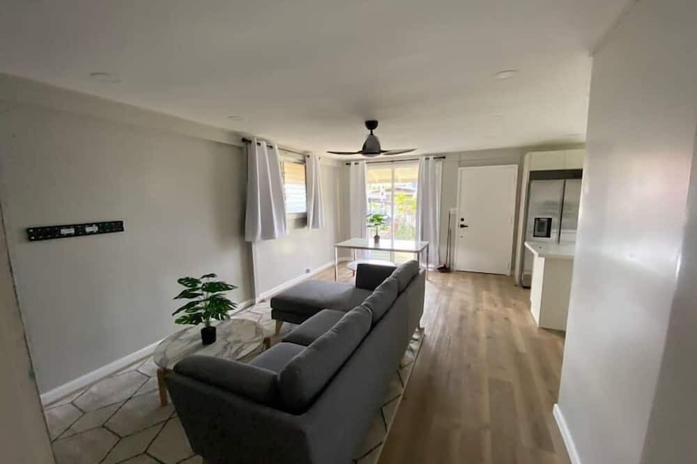 Photo of Livingroom in Ewa