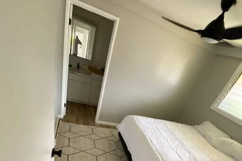 Photo of Bedroom in Ewa