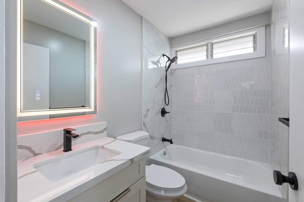 Photo of Bathroom in Ewa