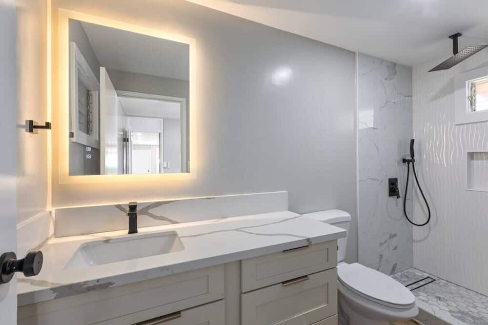 Photo of Bathroom in Ewa
