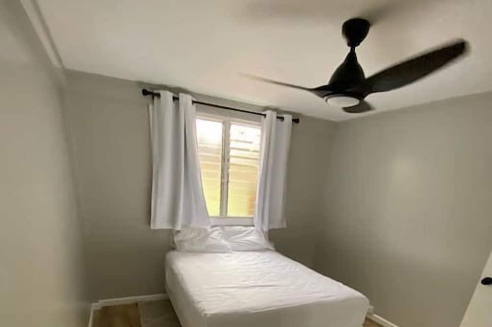 Photo of Bedroom in Ewa