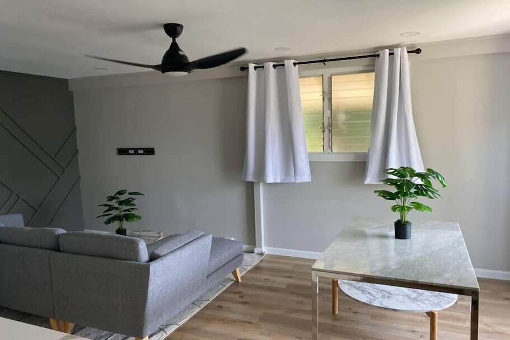 Photo of Livingroom in Ewa