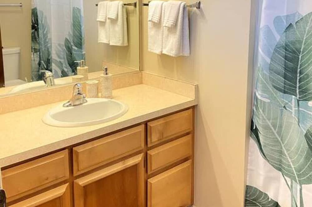 Photo of Bathroom in Hilo