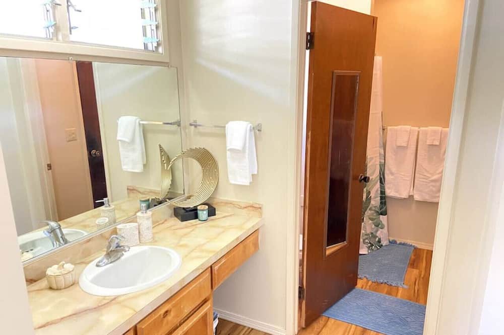 Photo of Bathroom in Hilo