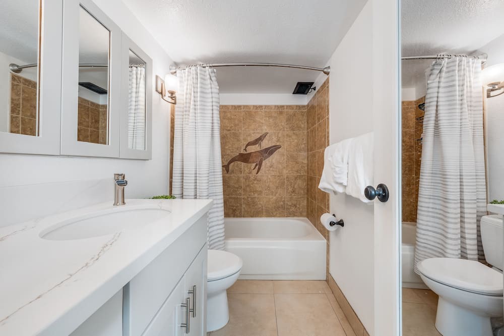 Photo of Bathroom in Maalaea