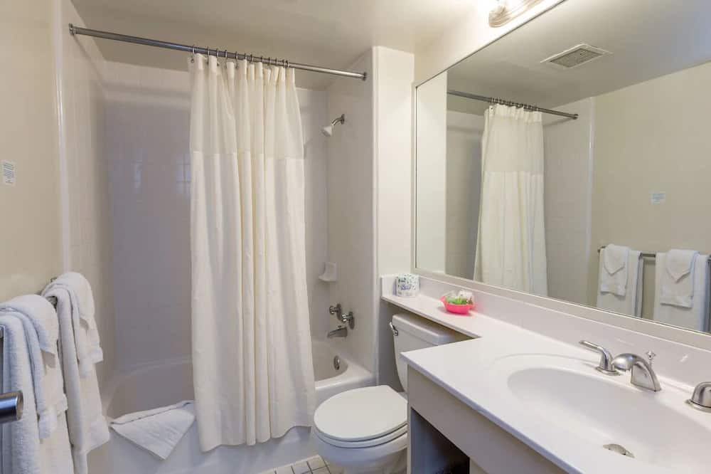 Photo of Bathroom in Ala Moana