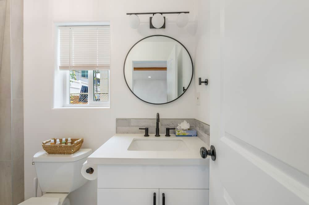 Photo of Bathroom in Diamond Head - Kapahulu - St. Louis
