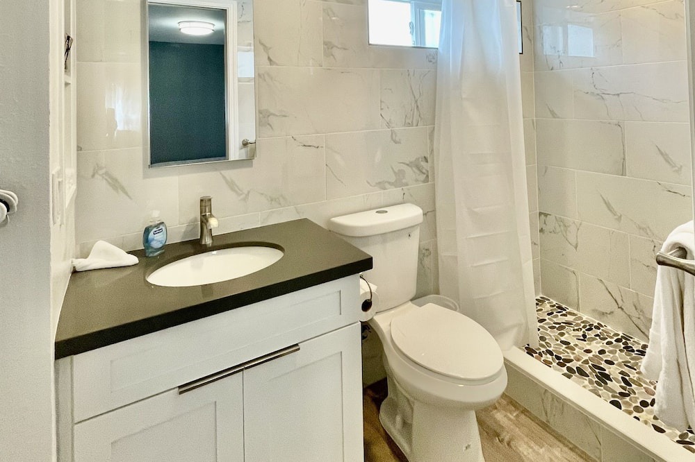 Photo of Bathroom in Tantalus