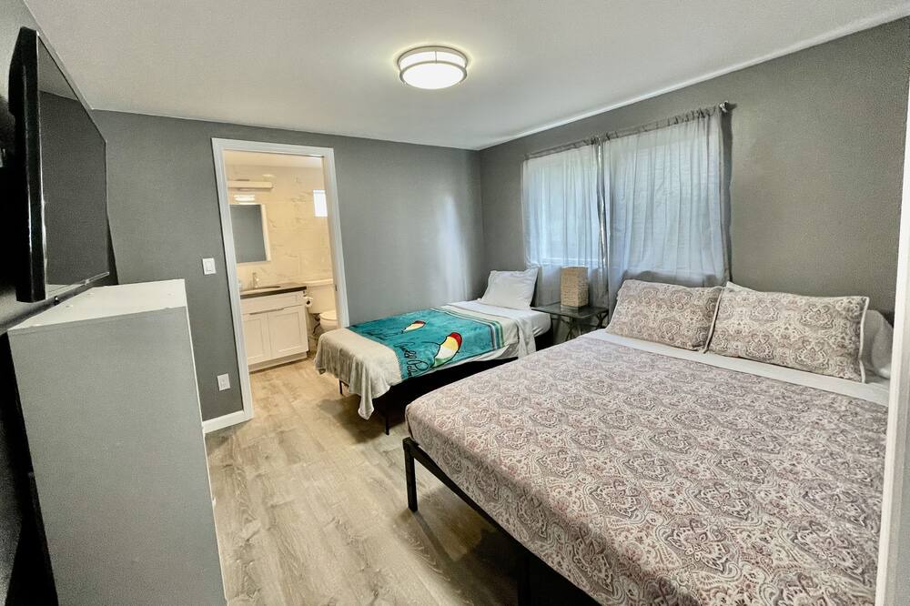 Photo of Bedroom in Tantalus