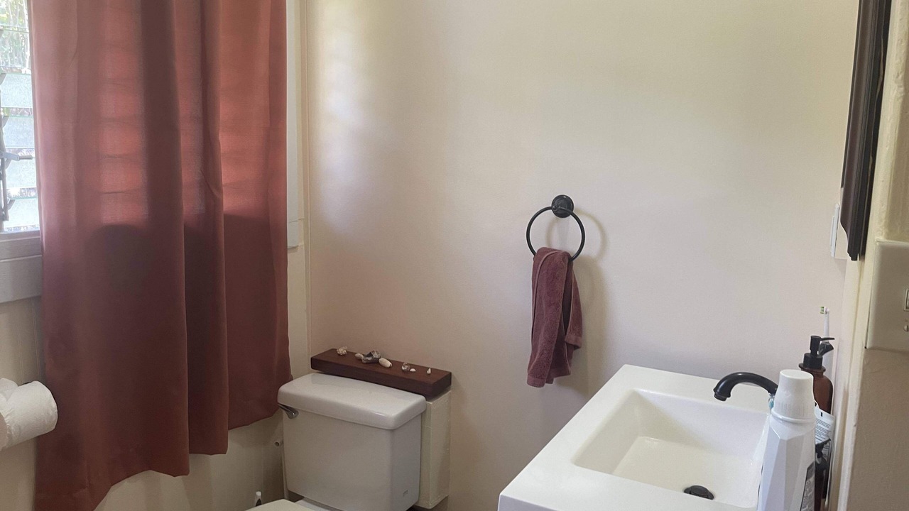 Photo of Bathroom in Waimanalo