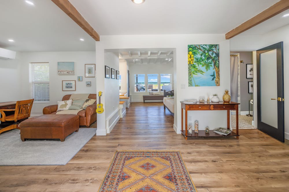 Photo of Livingroom in Ewa
