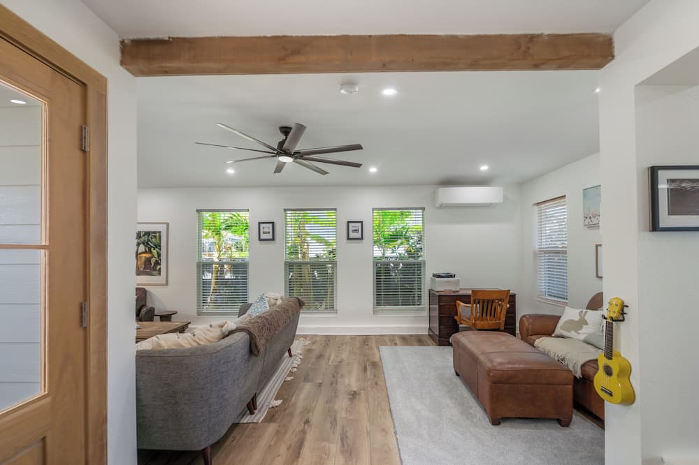 Photo of Livingroom in Ewa