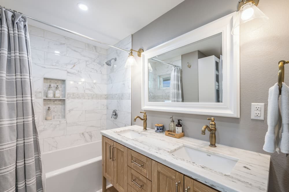 Photo of Bathroom in Ewa