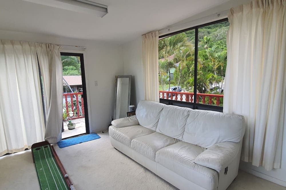 Photo of Livingroom in Hawaii Kai