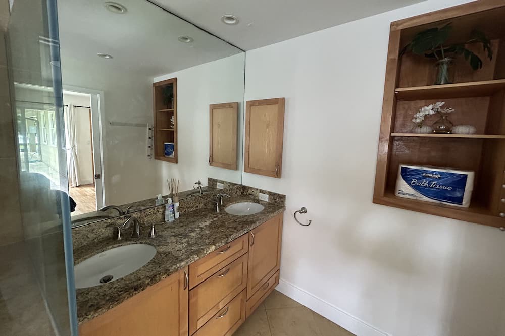 Photo of Bathroom in Hawaii Kai