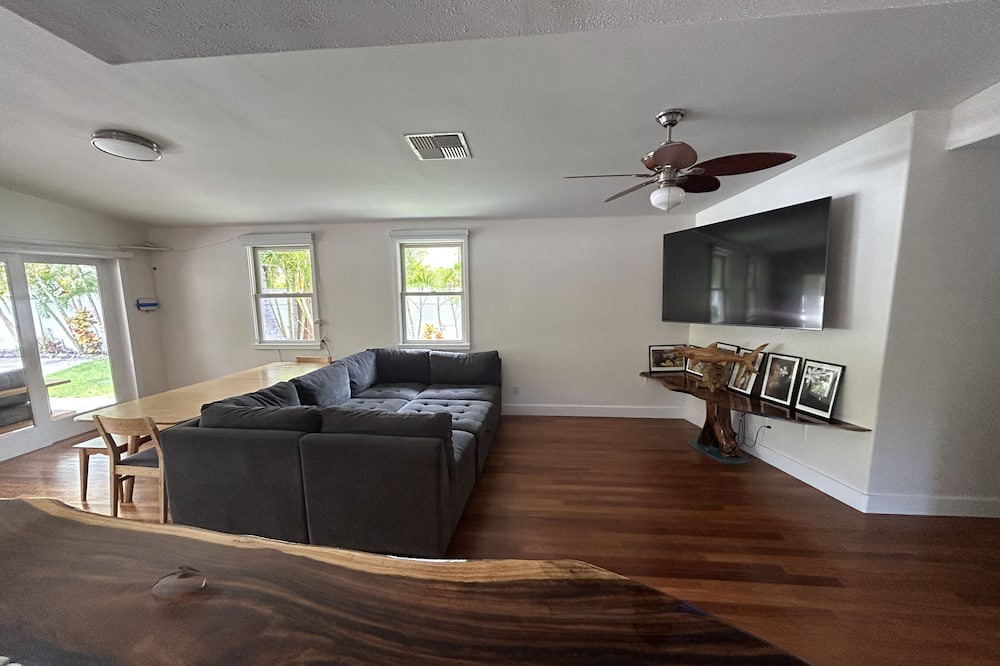 Photo of Livingroom in Hawaii Kai
