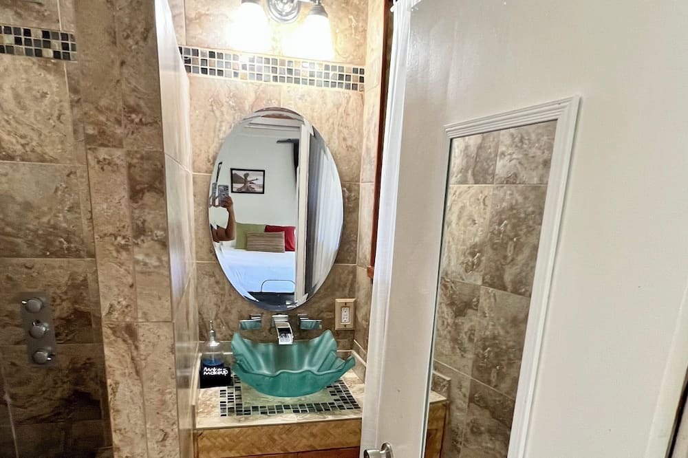 Photo of Bathroom in Keaukaha