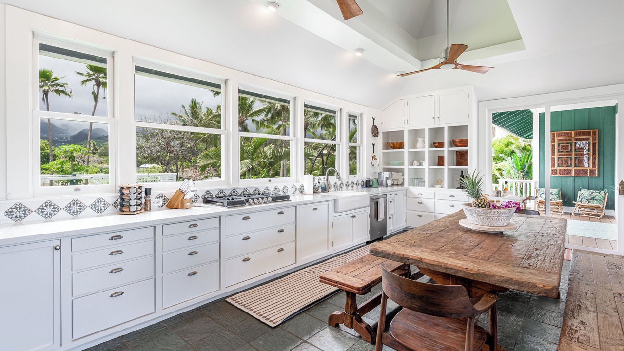 Photo of Kitchen in Mokuleia