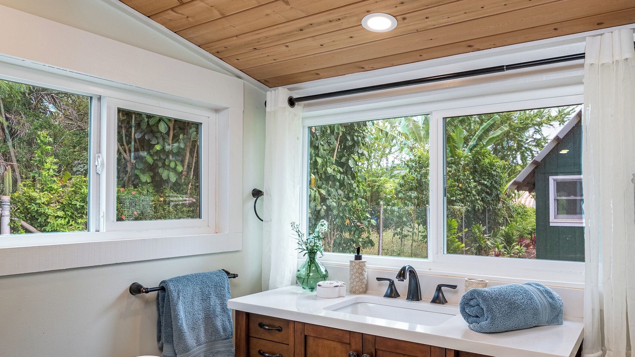 Photo of Kitchen in Mokuleia