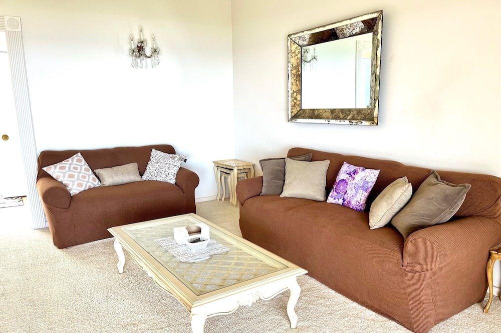 Photo of Livingroom in Waialae Iki Ridge
