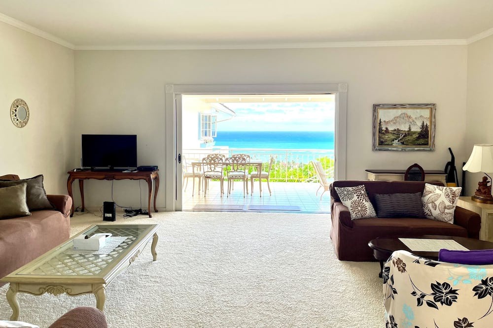 Photo of Livingroom in Waialae Iki Ridge