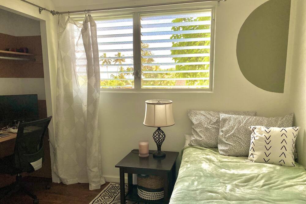 Photo of Bedroom in Mokuleia