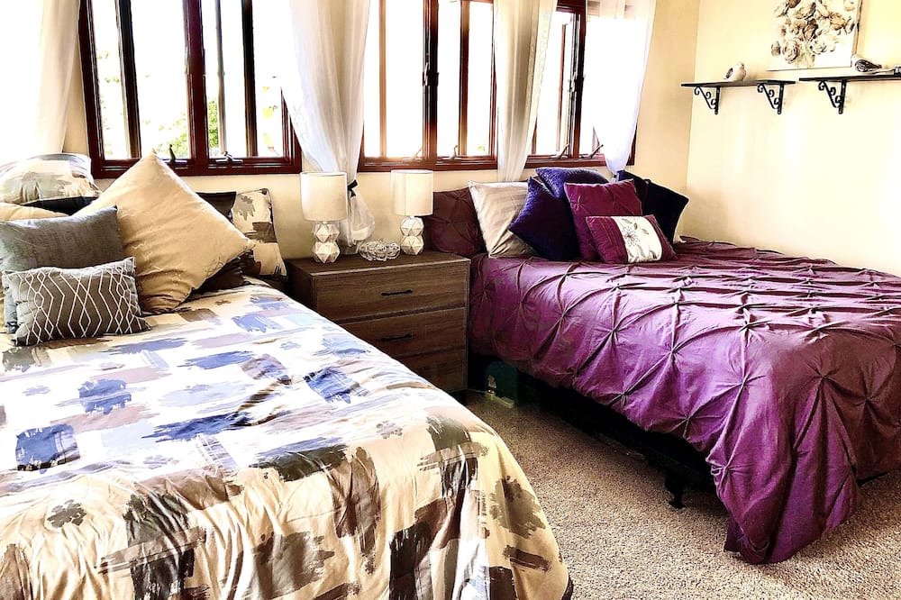 Photo of Bedroom in Tantalus