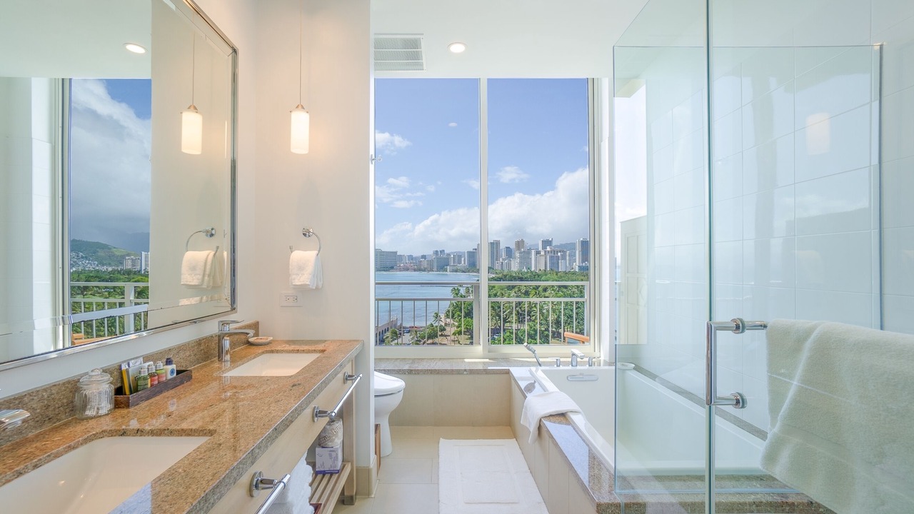 Photo of Bathroom in Diamond Head - Kapahulu - St. Louis