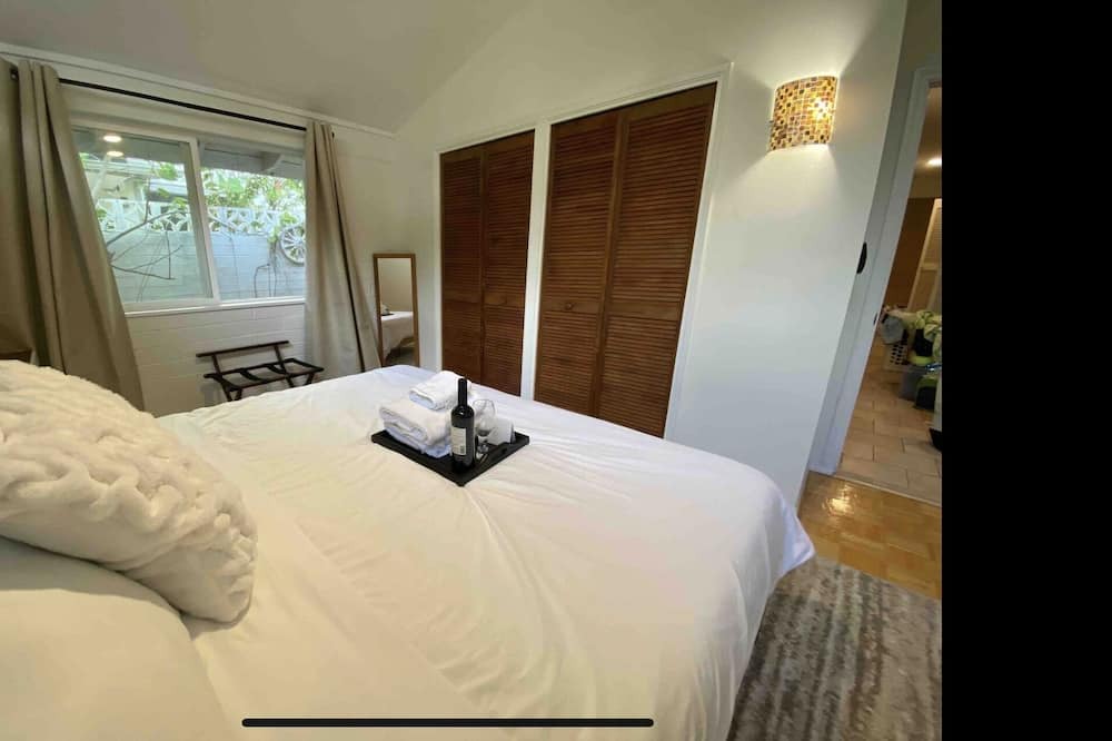 Photo of Bedroom in Portlock