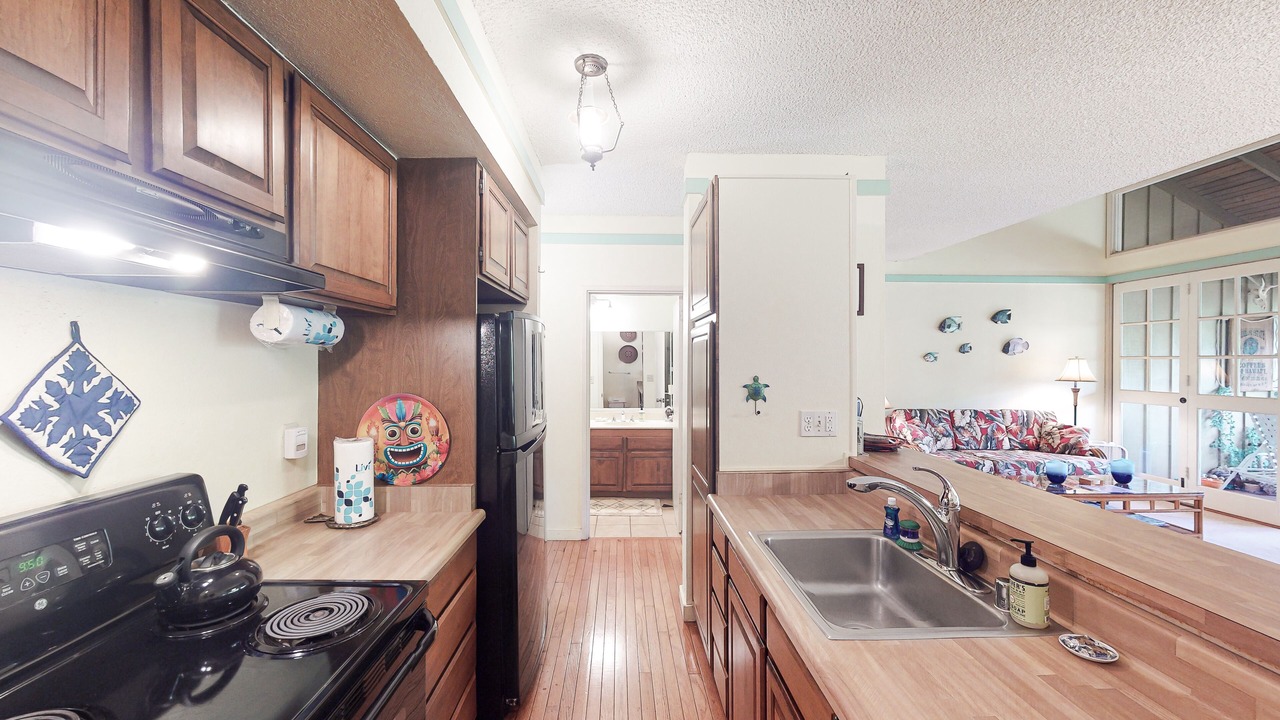 Photo of Kitchen in Maunaloa