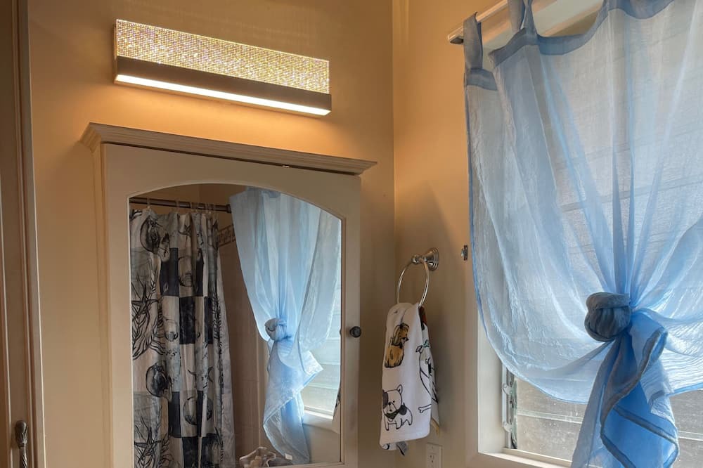 Photo of Bathroom in Ewa