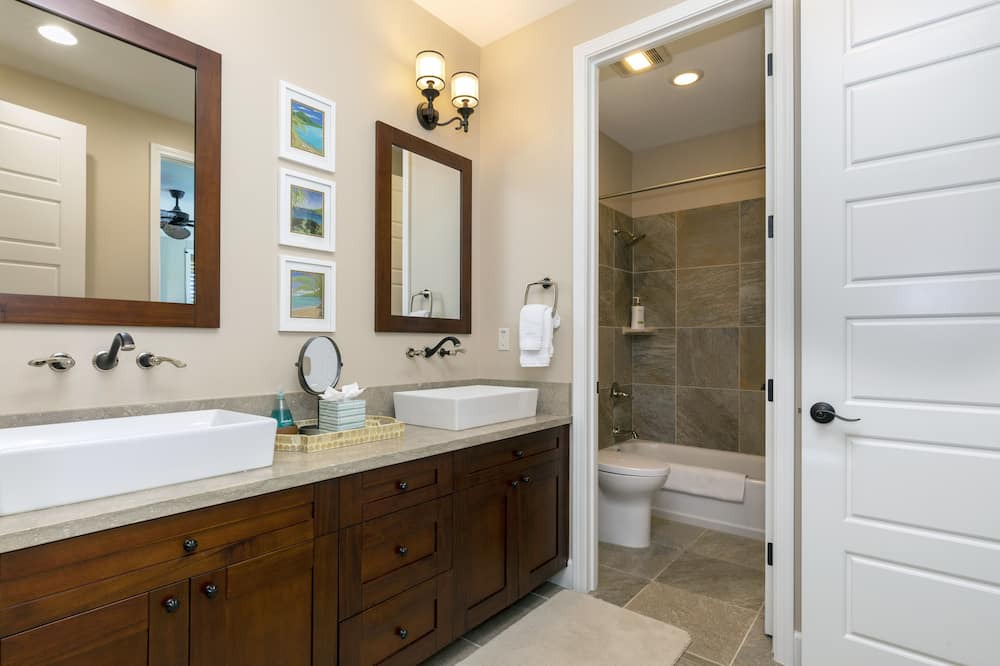 Photo of Bathroom in Keauhou