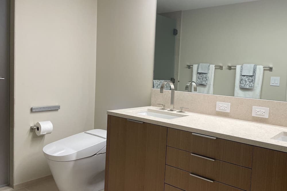 Photo of Bathroom in Ala Moana