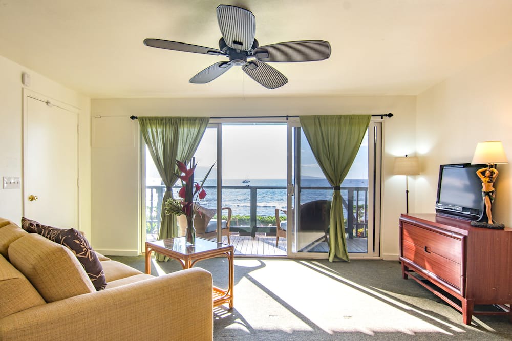 Photo of Livingroom in Historic Lahaina Front Street