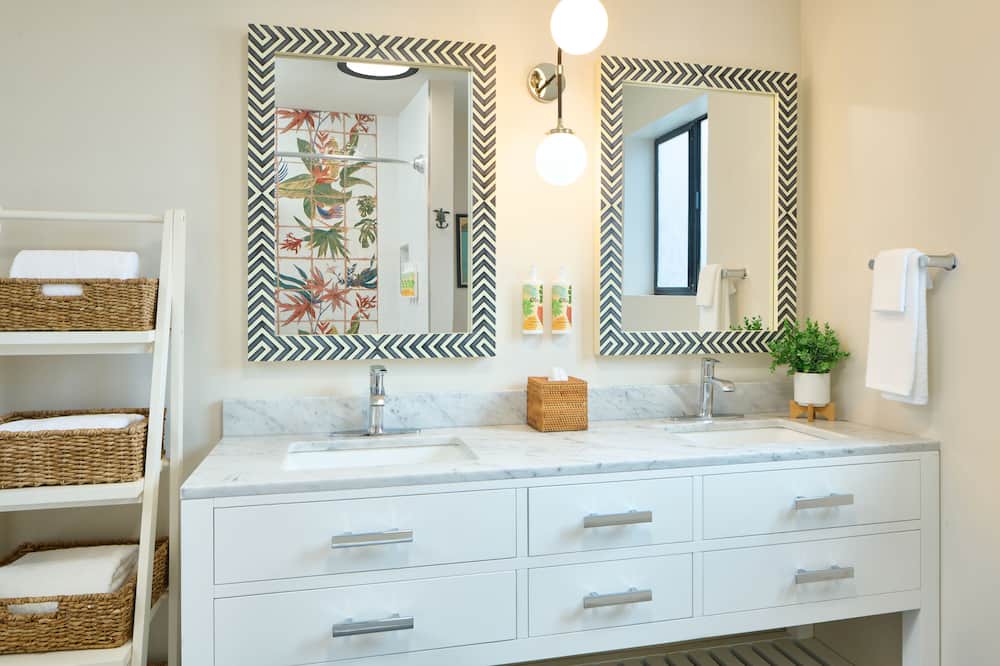 Photo of Bathroom in Historic Lahaina Front Street
