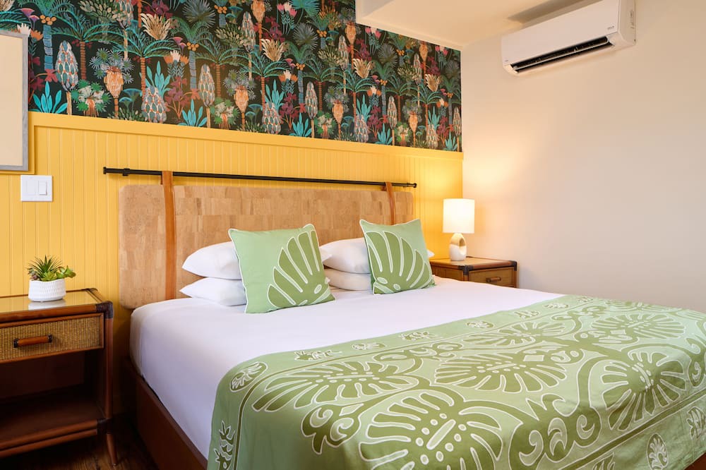 Photo of Bedroom in Historic Lahaina Front Street