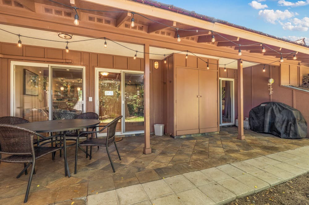 Photo of Patio Balcony in Downtown Lahaina