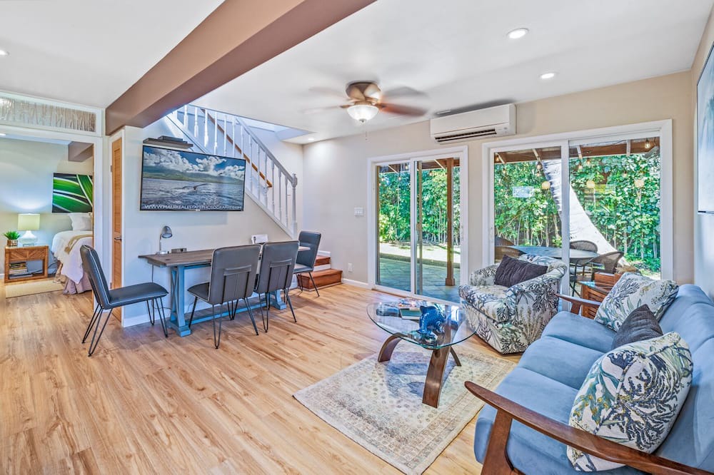 Photo of Livingroom in Downtown Lahaina