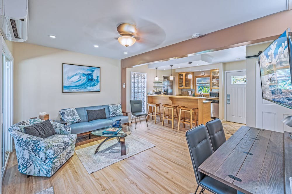 Photo of Livingroom in Downtown Lahaina