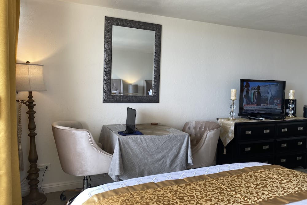 Photo of Bedroom in Diamond Head - Kapahulu - St. Louis