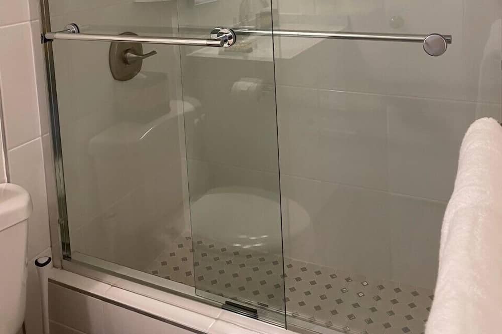 Photo of Bathroom in Diamond Head - Kapahulu - St. Louis