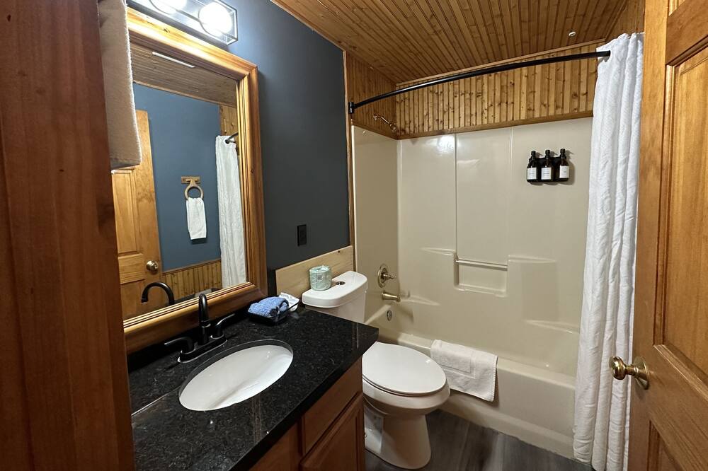 Photo of Bathroom in Canyon Lake