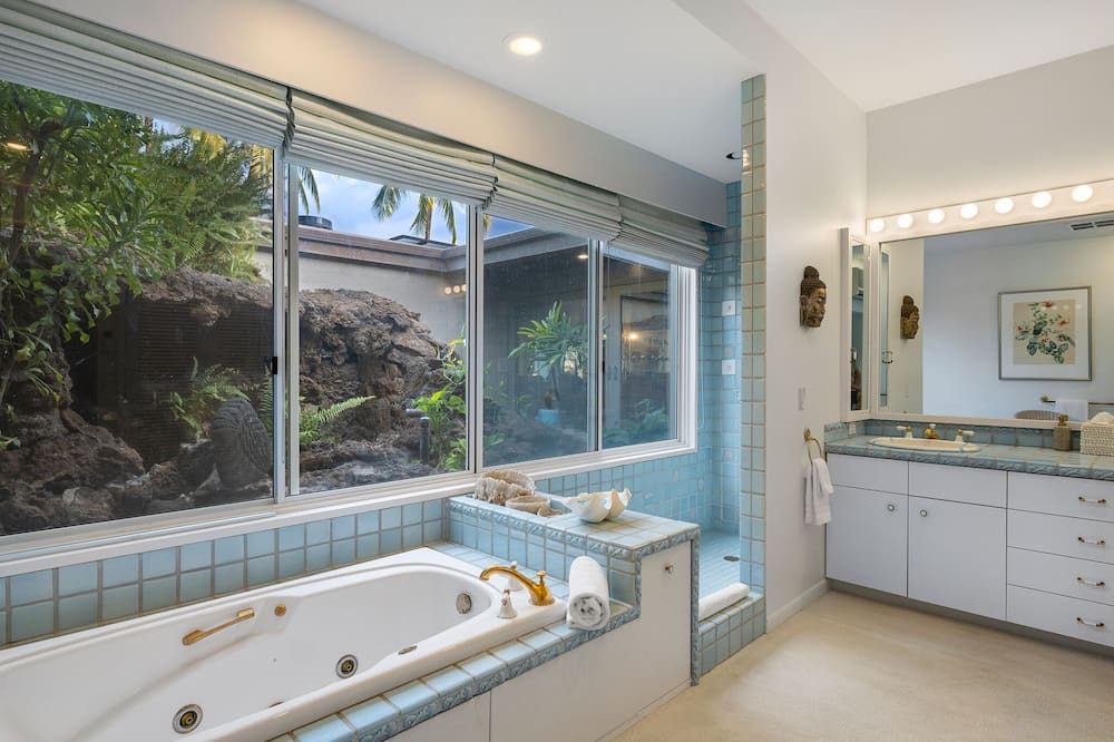 Photo of Bathroom in Kamuela
