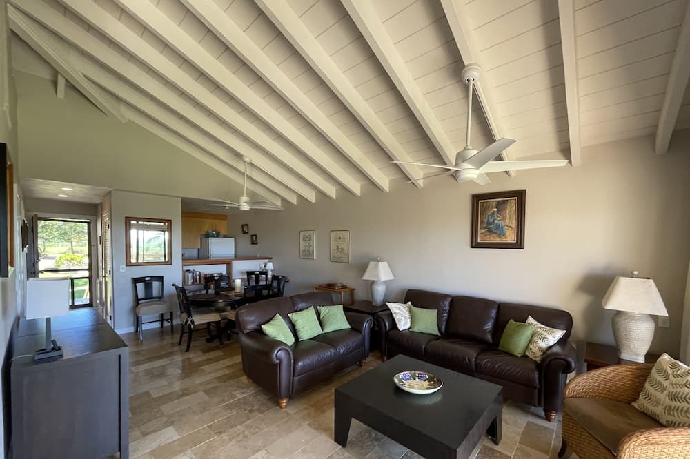 Photo of Livingroom in Maunaloa