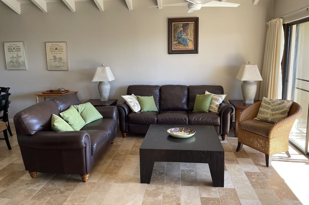 Photo of Livingroom in Maunaloa